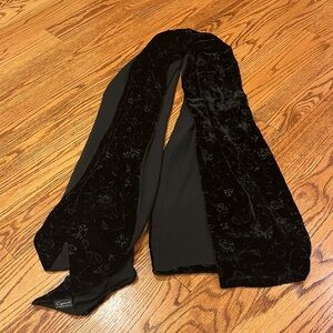 Cejon Woman’s Black Velvet Scarf